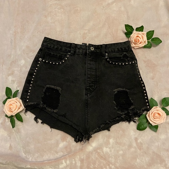 ✨ 2/$35 Ripped denim skirt - Picture 1 of 2